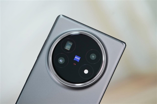 史上最轻薄折叠屏手机！vivo X Fold5图赏