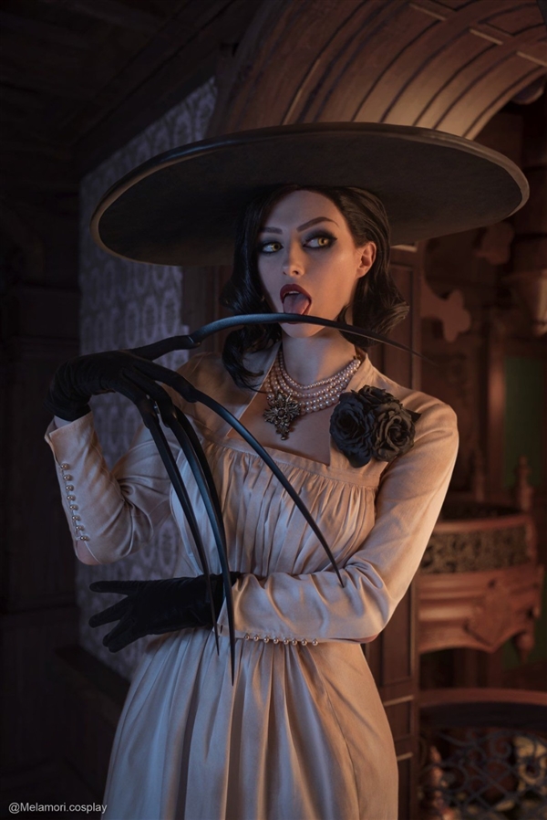 国外御姐Cos八尺夫人和寡姐美图 身材真的太顶了