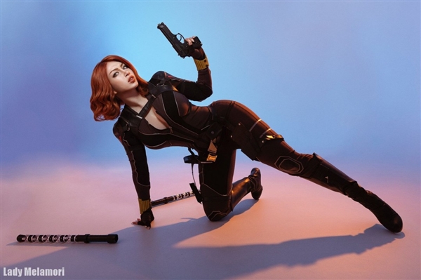 国外御姐Cos八尺夫人和寡姐美图 身材真的太顶了