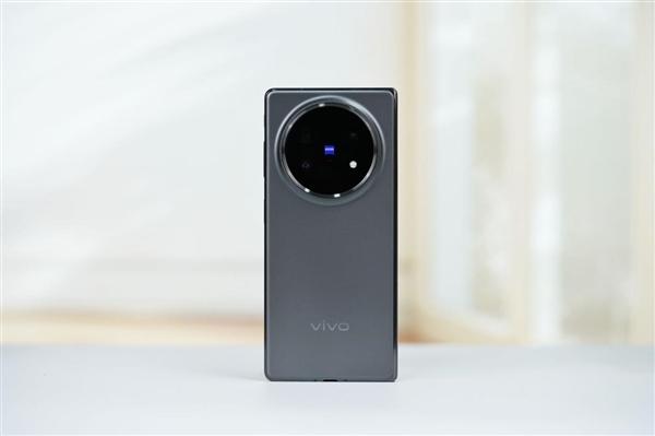 史上最轻薄折叠屏手机！vivo X Fold5图赏