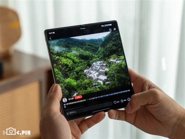vivo刚出的这台折叠屏 我愿称它为“苹果最佳搭子”