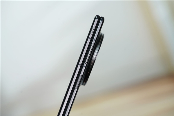 史上最轻薄折叠屏手机！vivo X Fold5图赏