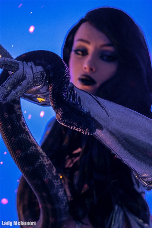 国外御姐Cos八尺夫人和寡姐美图 身材真的太顶了