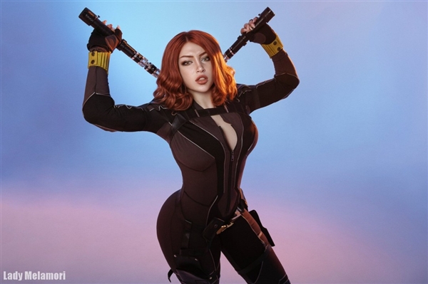 国外御姐Cos八尺夫人和寡姐美图 身材真的太顶了