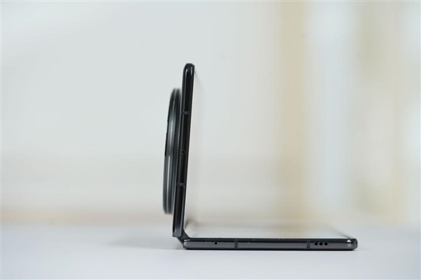 史上最轻薄折叠屏手机！vivo X Fold5图赏