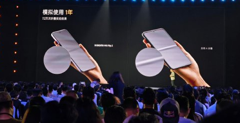 卢伟冰：友商的小折屏幕很阔但折痕不小 Mate万元旗舰只舍得用一颗扬声器