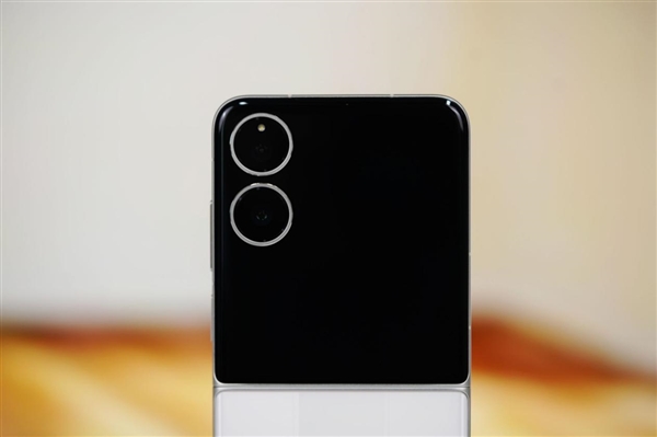 满配旗舰小折叠屏！小米MIX Flip 2图赏