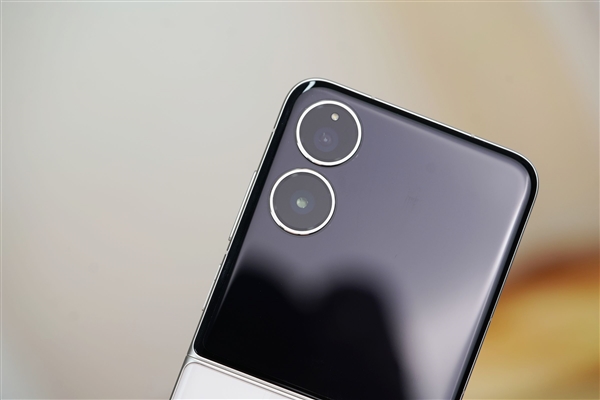 满配旗舰小折叠屏！小米MIX Flip 2图赏