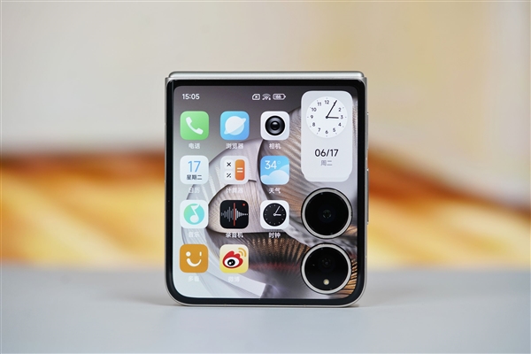 满配旗舰小折叠屏！小米MIX Flip 2图赏