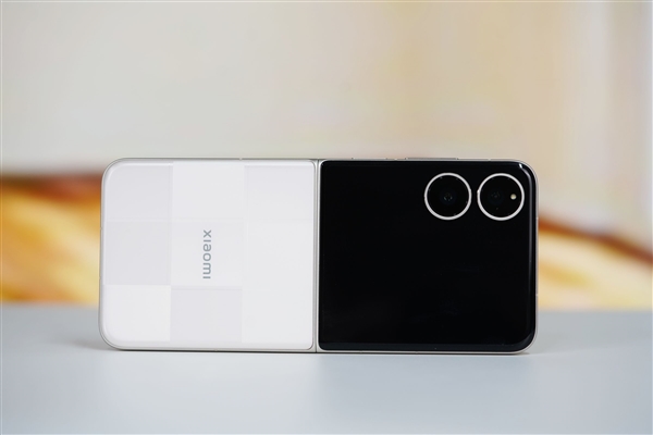 满配旗舰小折叠屏！小米MIX Flip 2图赏
