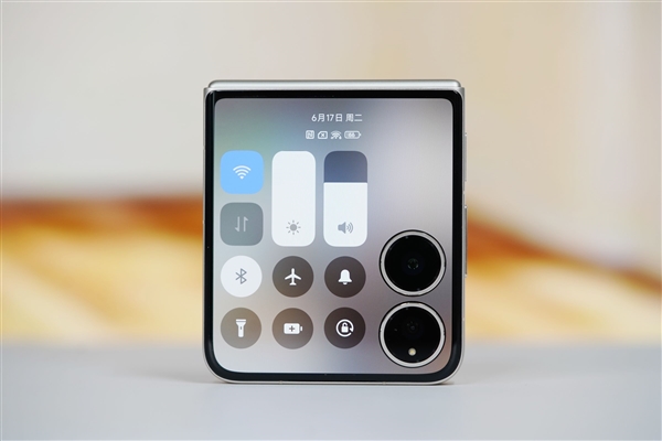 满配旗舰小折叠屏！小米MIX Flip 2图赏