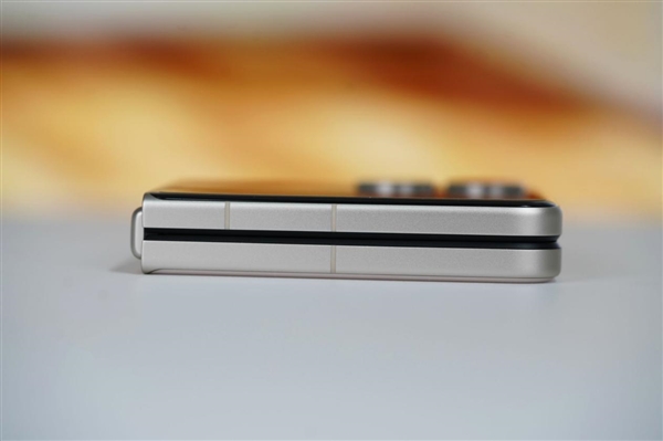 满配旗舰小折叠屏！小米MIX Flip 2图赏