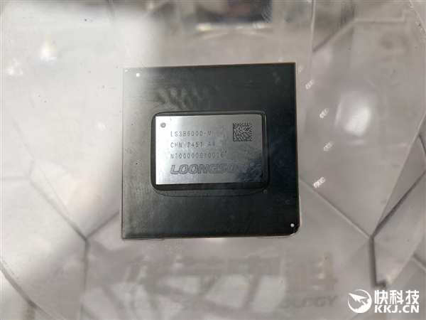 龙芯2K3000/3B6000M发布：首次一心两用、极致性价比