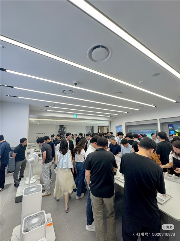 小米韩国大动作！首家小米之家开业 人山人海