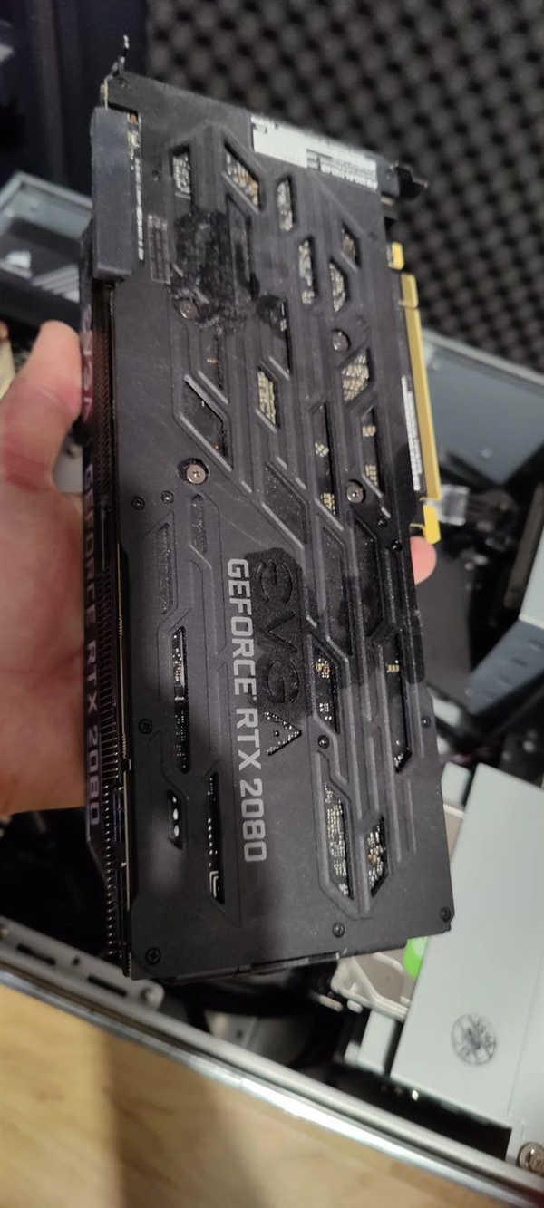 显卡为啥会出汗 网友集体晒图：看 湿了