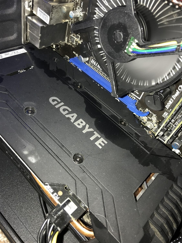 显卡为啥会出汗 网友集体晒图：看 湿了