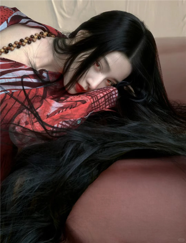 一生怕鬼的中国人 正在穿成鬼