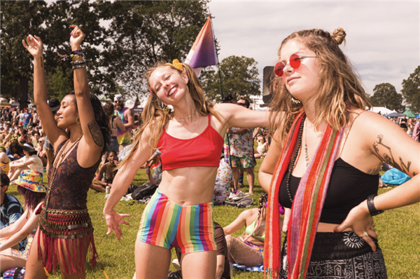 一生怕鬼的中国人 正在穿成鬼