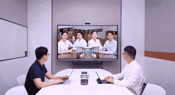 中兴发布“灵眸”屏：集成四颗摄像头 嘴唇都能精准识别