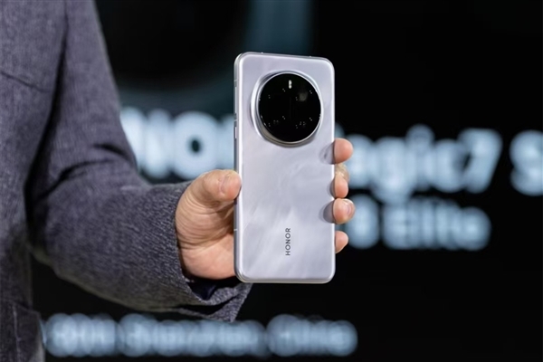 荣耀下半年新品大爆发！Magic8手机、平板、PC全家桶来了