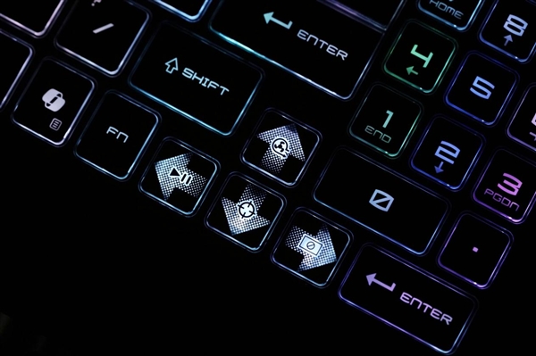 性价比水桶本新标杆！微星神影16锐龙版2025笔记本图赏