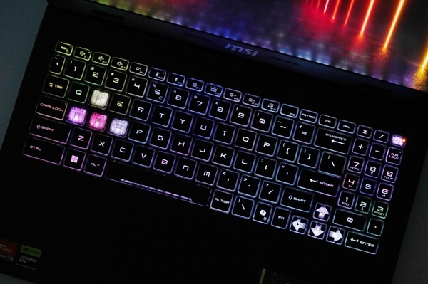 性价比水桶本新标杆！微星神影16锐龙版2025笔记本图赏