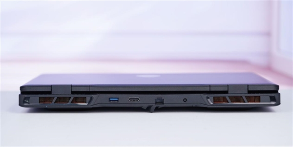 性价比水桶本新标杆！微星神影16锐龙版2025笔记本图赏