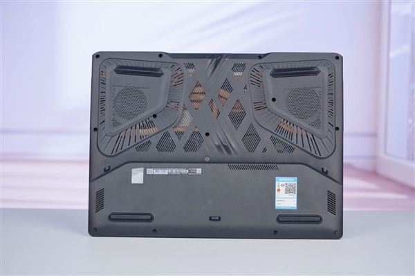 性价比水桶本新标杆！微星神影16锐龙版2025笔记本图赏