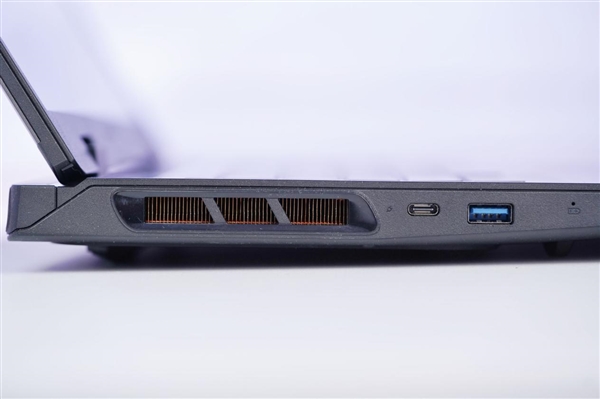 性价比水桶本新标杆！微星神影16锐龙版2025笔记本图赏