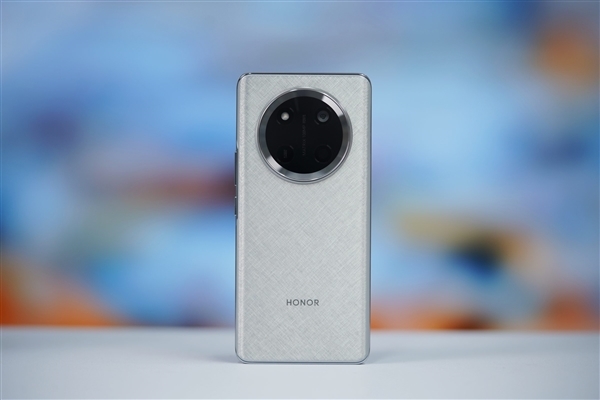 8300mAh手机行业最大电池！曝荣耀X70明天官宣