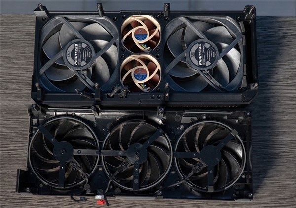 RTX 5090改造五个风扇！噪音几不可闻