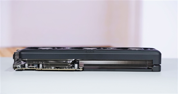 灵动双显灯效！铭瑄RTX 5060 Ti iCraft电竞之心OC 16G图赏