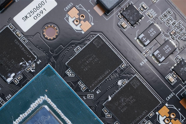 灵动双显灯效！铭瑄RTX 5060 Ti iCraft电竞之心OC 16G图赏