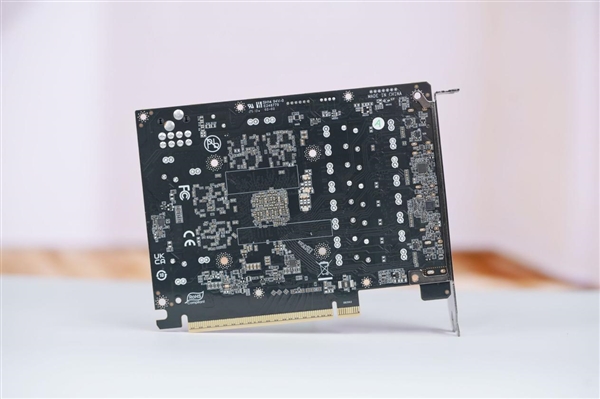 灵动双显灯效！铭瑄RTX 5060 Ti iCraft电竞之心OC 16G图赏