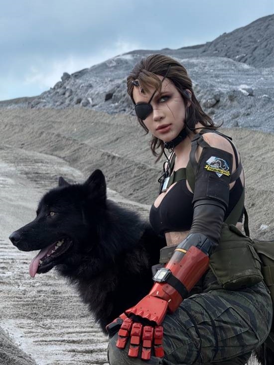 俄妹COS《寂静岭2》水泡头护士 性感身材和恐怖面容