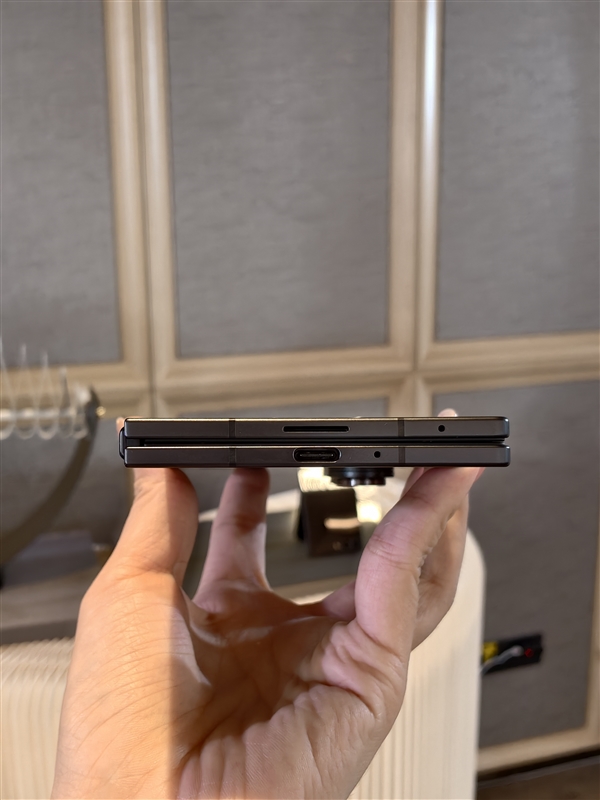 13999元起！三星Galaxy Z Fold7正式发布：8.9mm、215g全球最轻