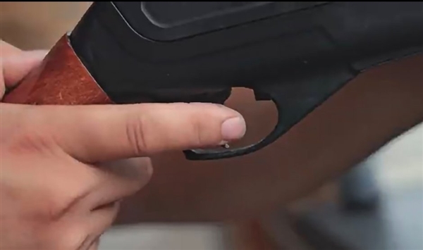 号称硬核之王！荣耀X70能挡子弹