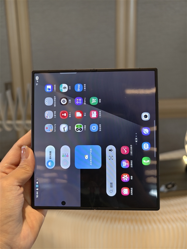 13999元起！三星Galaxy Z Fold7正式发布：8.9mm、215g全球最轻