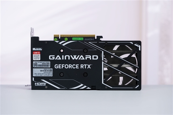 双风扇短小精悍！耕升RTX 5050追风OC显卡图赏