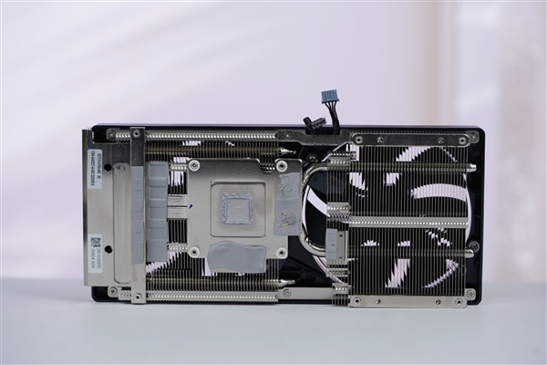 双风扇短小精悍！耕升RTX 5050追风OC显卡图赏