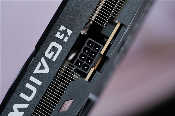 双风扇短小精悍！耕升RTX 5050追风OC显卡图赏