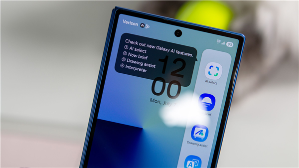 三星Galaxy Z Fold7图赏：全球最轻大折叠 比iPhone 16 Pro Max还要轻