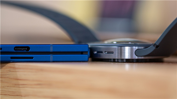 三星Galaxy Z Fold7图赏：全球最轻大折叠 比iPhone 16 Pro Max还要轻