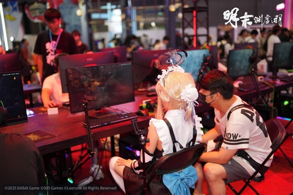 《明末：渊虚之羽》BW现场图 美女Cos女主无常人气足