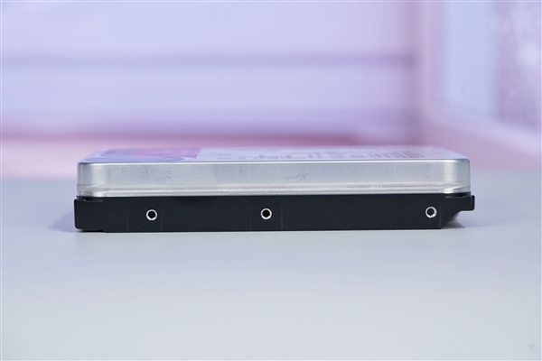 首款30TB硬盘！希捷酷狼Pro 30TB图赏