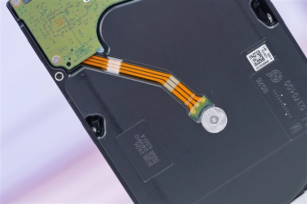 首款30TB硬盘！希捷酷狼Pro 30TB图赏