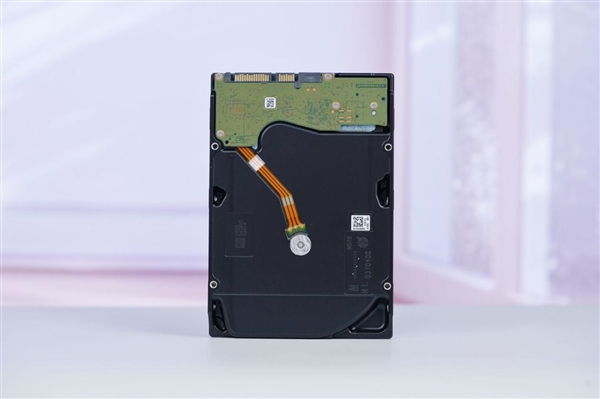 首款30TB硬盘！希捷酷狼Pro 30TB图赏