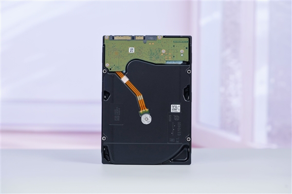 首次30TB＋首次HAMR！希捷发布酷狼Pro 30TB硬盘：NAS专用