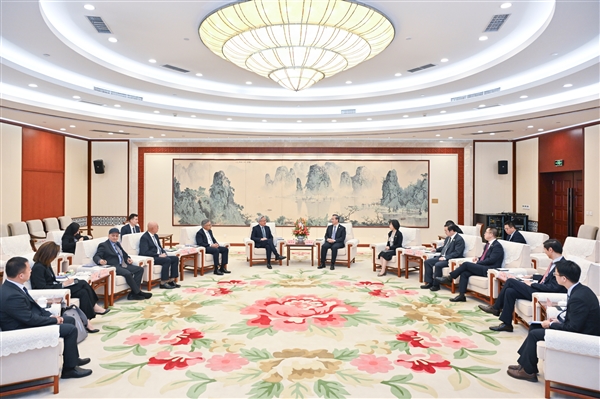 NVIDIA CEO黄仁勋奔波中美两国！为了AI 为了造福全人类