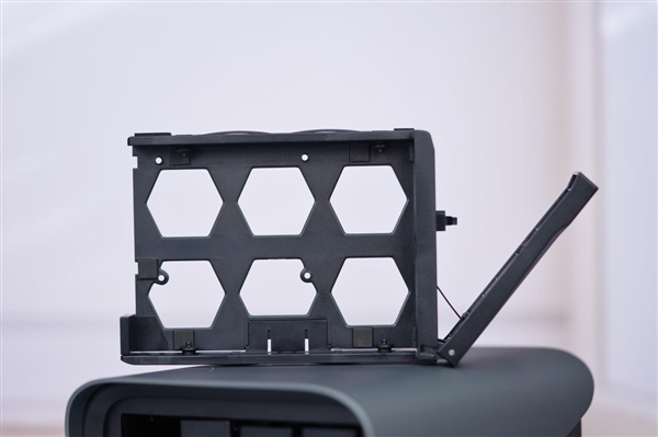 四盘位NAS天花板！极空间Z4Pro+性能版图赏